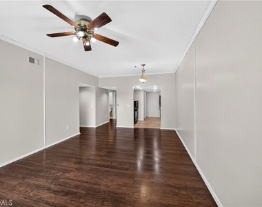 11124 Burbank Street - Photo Thumbnail 9