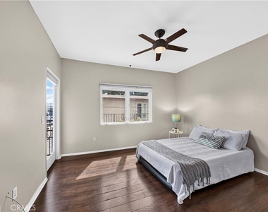 11124 Burbank Street - Photo Thumbnail 14