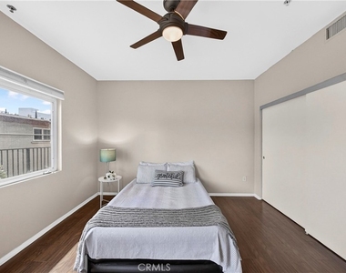 11124 Burbank Street - Photo Thumbnail 15