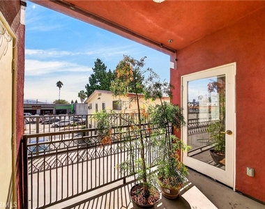 11124 Burbank Street - Photo Thumbnail 41