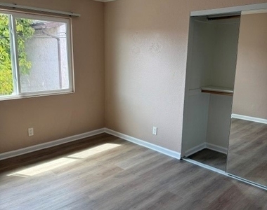 17102 Oak Lane - Photo Thumbnail 10