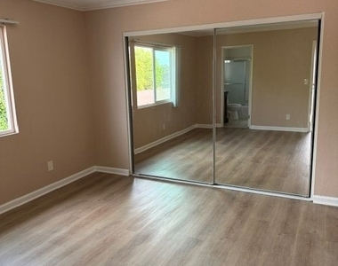 17102 Oak Lane - Photo Thumbnail 4