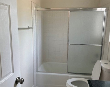 17102 Oak Lane - Photo Thumbnail 7