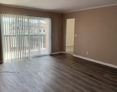 17102 Oak Lane - Photo Thumbnail 6