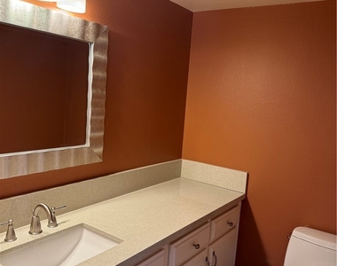 2800 Plaza Del Amo - Photo Thumbnail 9