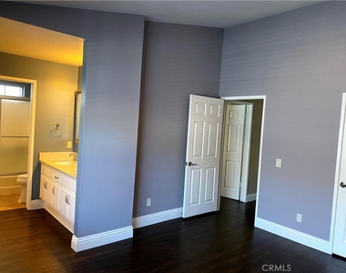 2800 Plaza Del Amo - Photo Thumbnail 2