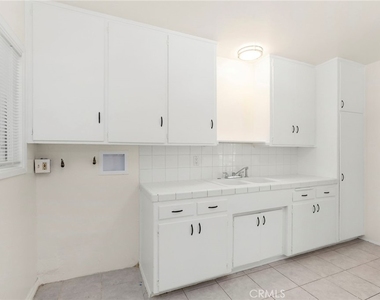 10325 Flora Vista Street - Photo Thumbnail 7