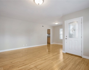712 E Alder - Photo Thumbnail 2