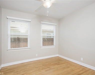 712 E Alder - Photo Thumbnail 12