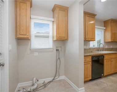 712 E Alder - Photo Thumbnail 8