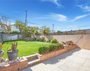 712 E Alder - Photo Thumbnail 14