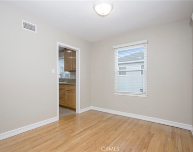 712 E Alder - Photo Thumbnail 4