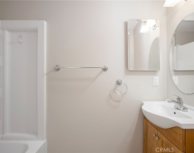 712 E Alder - Photo Thumbnail 9