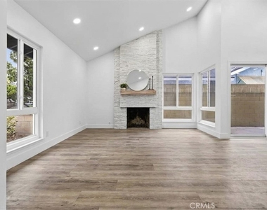 12314 Carnaby - Photo Thumbnail 2