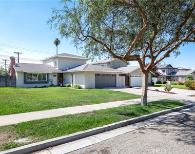 5154 Merril Avenue - Photo Thumbnail 2
