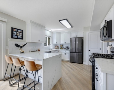 5154 Merril Avenue - Photo Thumbnail 12