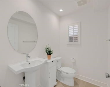 109 Plum Lily - Photo Thumbnail 22