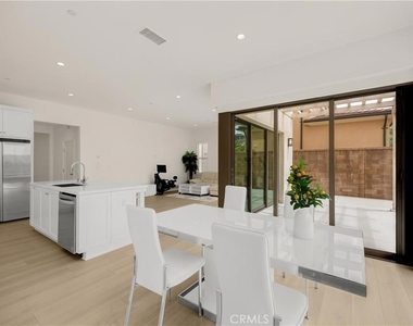109 Plum Lily - Photo Thumbnail 18