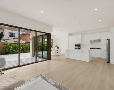 109 Plum Lily - Photo Thumbnail 20