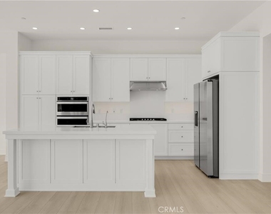 109 Plum Lily - Photo Thumbnail 12