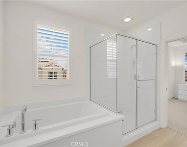 109 Plum Lily - Photo Thumbnail 38