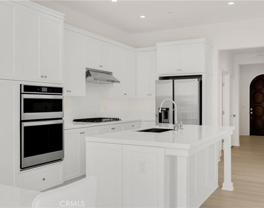 109 Plum Lily - Photo Thumbnail 14