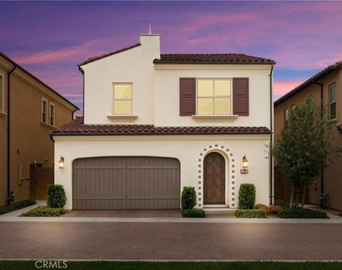 109 Plum Lily - Photo Thumbnail 1