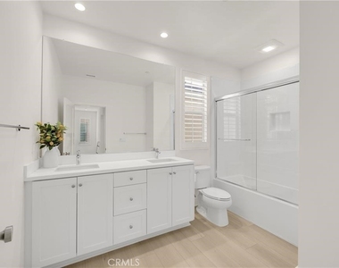 109 Plum Lily - Photo Thumbnail 31