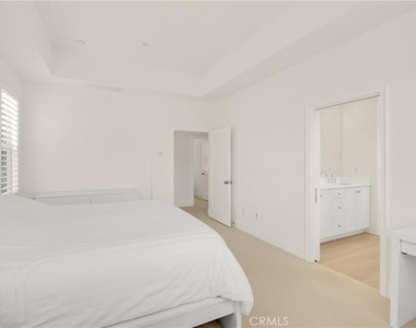 109 Plum Lily - Photo Thumbnail 34