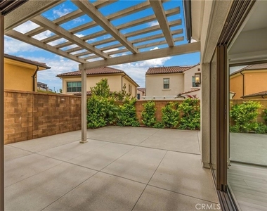 109 Plum Lily - Photo Thumbnail 27