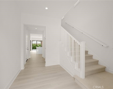 109 Plum Lily - Photo Thumbnail 6