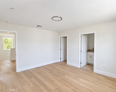 645 W 97th - Photo Thumbnail 2