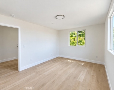 645 W 97th - Photo Thumbnail 5