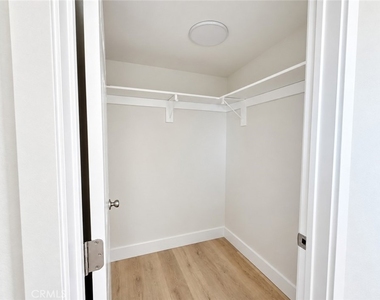 645 W 97th - Photo Thumbnail 4