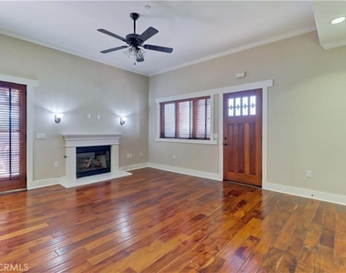 130 N Vermont - Photo Thumbnail 2
