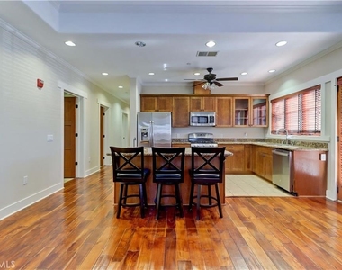 130 N Vermont - Photo Thumbnail 5