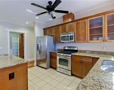 130 N Vermont - Photo Thumbnail 6