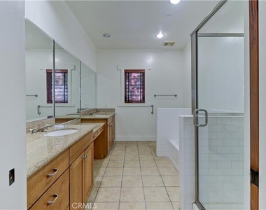 130 N Vermont - Photo Thumbnail 14