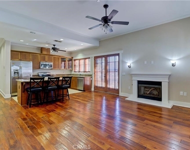 130 N Vermont - Photo Thumbnail 3