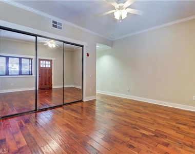 130 N Vermont - Photo Thumbnail 17
