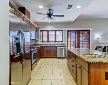 130 N Vermont - Photo Thumbnail 7