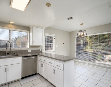 714 W Avenida De La Merced - Photo Thumbnail 9
