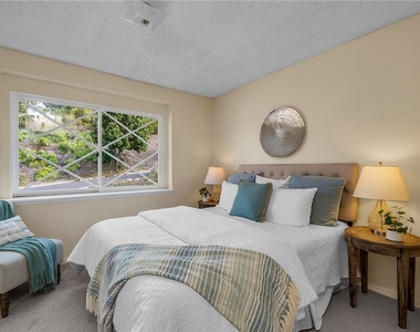 28845 Briarhurst Drive - Photo Thumbnail 10