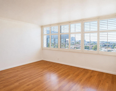 345 Pioneer Drive - Photo Thumbnail 6