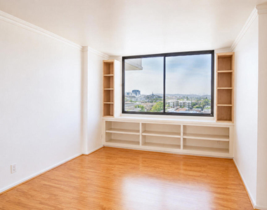 345 Pioneer Drive - Photo Thumbnail 9