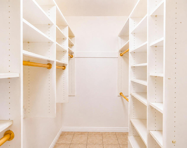 345 Pioneer Drive - Photo Thumbnail 8