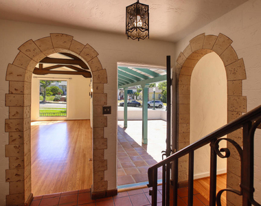1233 N Isabel Street - Photo Thumbnail 3