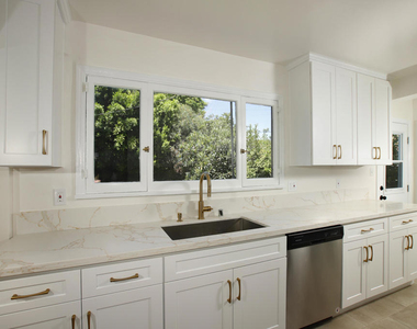 1233 N Isabel Street - Photo Thumbnail 8
