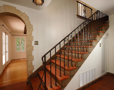 1233 N Isabel Street - Photo Thumbnail 4