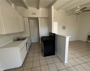 244 W Mayfair - Photo Thumbnail 2